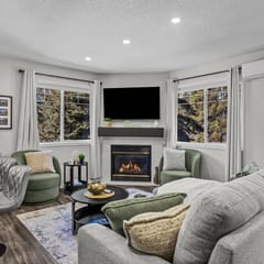 108 Banff Boundary Lodge - Forest Retreat | Near Banff Gate | Hot Tub