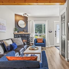 Banff Woods Lodge Unit 252 Steps to Banff National Park l Mountain Getaway