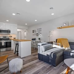River's Bend 202 - Retreat - Modern, Clean, Bright 1BR