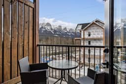 Ascent Unit 320 - Modern 3BR Retreat w/ 3 Balconies & Fireplace - Image 2