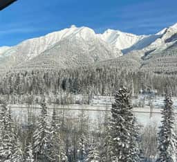 Banff Woods Lodge Unit 252 Steps to Banff National Park l Mountain Getaway - Image 5