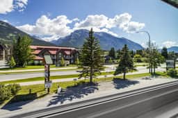 BowValleyTrail 906 Unit 1C | Alpine Haven | 3BR Luxury Stay w/ Mountain Vistas - Image 2