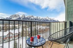 Silver Creek Unit 403 - Panoramic Mountain Views | 2 Hot Tubs | Steam Room - Image 4