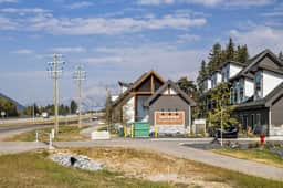Skyridge 415 - Modern Townhome | Private Deck & BBQ | Hot Tub - Image 2