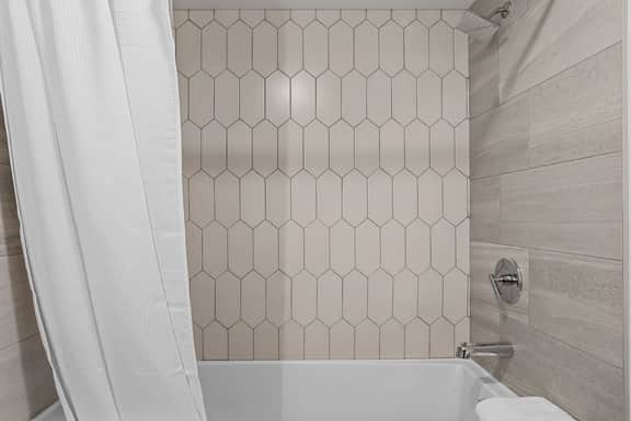 Ascent Unit 320 - Modern 3BR Retreat w/ 3 Balconies & Fireplace - Image 3