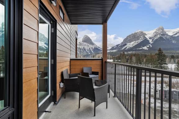 Ascent Unit 320 - Modern 3BR Retreat w/ 3 Balconies & Fireplace - Image 3