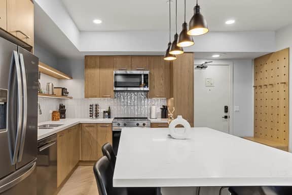 Ascent Unit 320A - Bright 2BR Mountain Haven w/ 2 Balconies & Fireplace - Image 4
