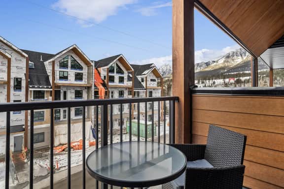 Ascent Unit 320B - Studio | King Bed | Mountain View | Hot Tub & Pool - Image 3
