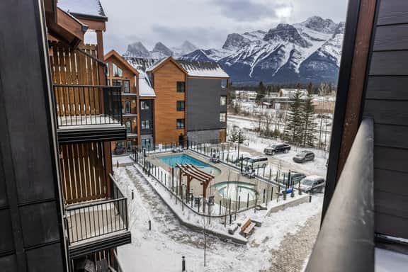 Ascent Unit 418 - Penthouse with Mountain Views | Hot Tub & Pool - Image 4