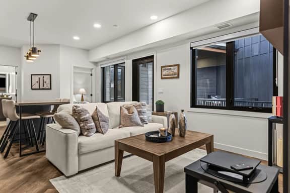 Ascent Unit 418 - Penthouse with Mountain Views | Hot Tub & Pool - Image 3