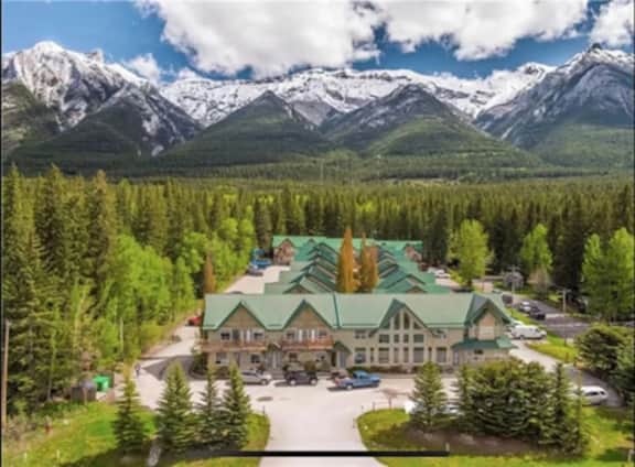 Banff Woods Lodge Unit 252 Steps to Banff National Park l Mountain Getaway - Image 4