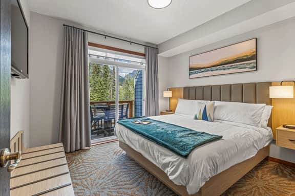 Blackstone Unit 320 - Mountain Views | Hot Tub | Outdoor Pool | King Bed - Image 4