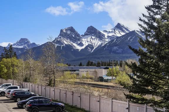 Bow Valley Chalets 110 – Mountain Views | BBQ | Sleeps 6 - Image 2
