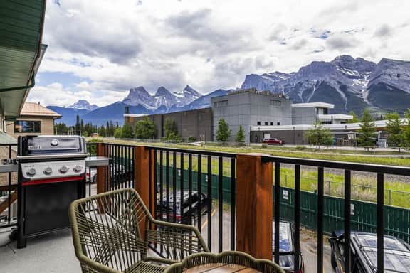 Bow Valley Trail 906 Unit 1B | Rundle Nook | 1BR Luxury Retreat with Mountain Views and Balcony - Image 3