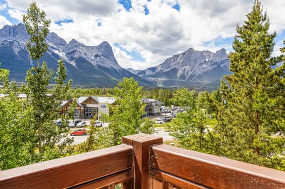 Falcon Crest Unit 319 - 180° Mountain Views | Two Hot Tubs | Fresh Reno - Image 4