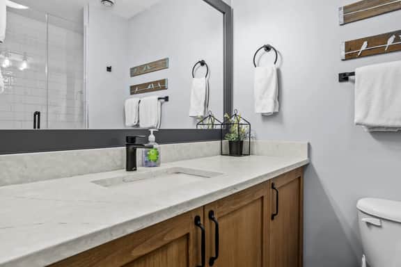 Grande Rockies Unit 313 - Cozy King Condo | Mountain Views & Resort Perks - Image 4
