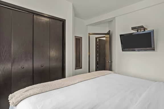 Grande Rockies Unit 320 - 2 Bed Condo with 3 Sisters Mtn View Pool and Hot Tub - Image 3