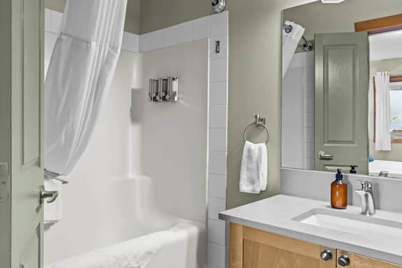Lodges Unit C115 - Rocky Mountain Getaway | Outdoor Heated Pool | Hot Tub - Image 4