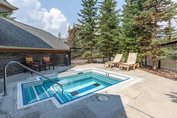 Lodges Unit G402 - Penthouse 1 bed | Hot Tub & Pool | Mountain Views - Image 5