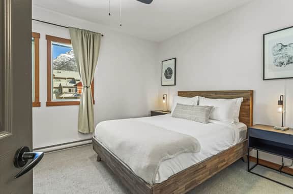 Lodges Unit G402 - Penthouse 1 bed | Hot Tub & Pool | Mountain Views - Image 4