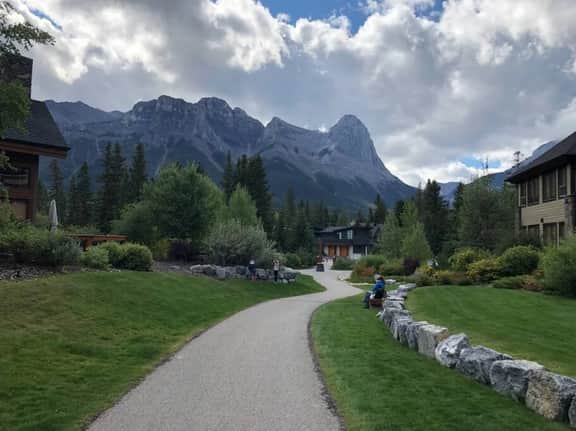 Rundle Cliff Unit 107 - Luxury 2BR Suite | Heart of Canmore | Hot Tub - Image 2