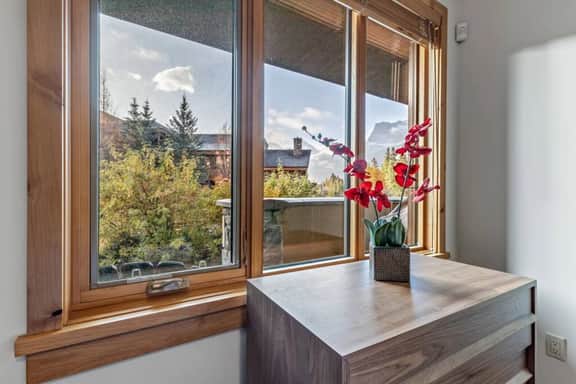 Rundle Cliff Unit 107 - Luxury 2BR Suite | Heart of Canmore | Hot Tub - Image 3