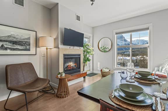 Silver Creek Unit 403 - Panoramic Mountain Views | 2 Hot Tubs | Steam Room - Image 2
