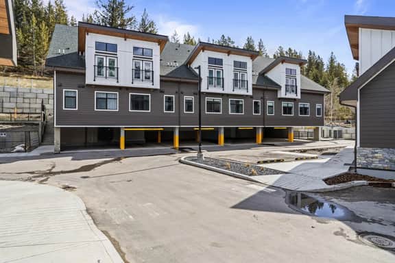 Skyridge 415 - Modern Townhome | Private Deck & BBQ | Hot Tub - Image 4