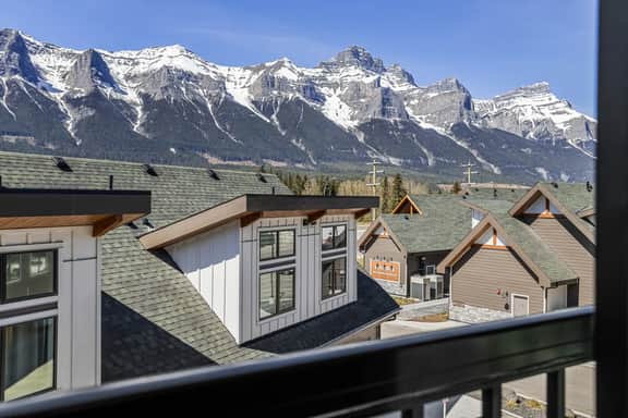 Skyridge 415 - Modern Townhome | Private Deck & BBQ | Hot Tub - Image 3