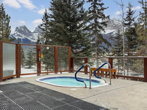 Falcon Crest Unit 405 - Mountain Retreat | Two Hot Tubs | Mountain Views - Image 4